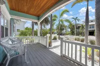 Perfect Anna Maria. Dock on Canal. 3 Blocks to Sugar Sand Beach. Heated Pool. - 私人泳池