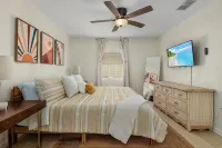 Estey Oasis. Heated Pool! Close to Beaches/5th Ave! - Private Pools