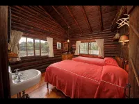 Authentic Log Cabin on Damariscotta River W/ Dock and Moorings - Wifi