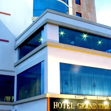 Hotel Grand Tiga Mustika Отели рядом с достопримечательностью «Парк Бекапай»