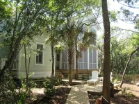 EXCEPTIONAL HOME, WALK TO: E BEACH, MIKE'S BITES, SHOAL'S, COMMON & CONSERVANCY - 4-Star