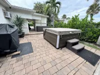 Stylish & comfortable, new Salt Water Hot Tub & 1 mile away from 5th Ave & Beach - 2-نجوم