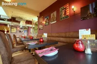 Pelican London Hotel and Residence - Parkplatz