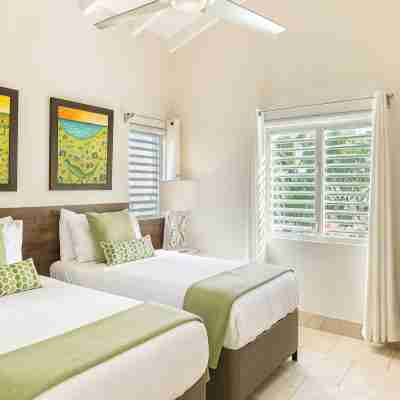 Sapodilla BEACHFRONT Luxury Villa!  Sunsets, views, private pool, kayaks & more! Rooms