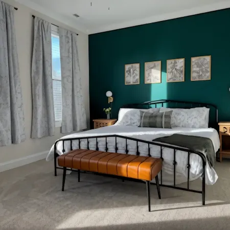 Luxury Townhome w/pool and shuffleboard. 30 min to Nashville!
