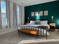 Luxury Townhome w/pool and shuffleboard. 30 min to Nashville!