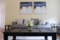 Spacious Escape, 1KB, 2QB, Wifi - Private Yard - Bungalow