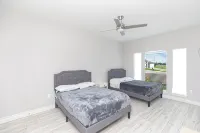 Luxury 4BR South CC! 15 Min to Beach, Fast WiFi, 6 Beds & Fireplace!