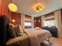 Mtn Views, Guests Rave:FamilyFriendly Cottage, GameRoom, Mins to Lake Laura