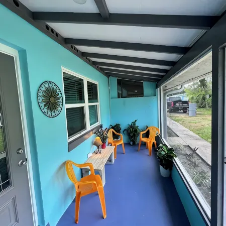 875 Oasis #4 Location!