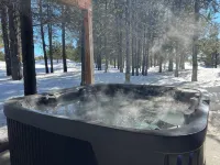 McCall Art House-5 minutes from Lake on 1.6+acres- Art/Hot Tub/Foosball/Arcades - 4-Star