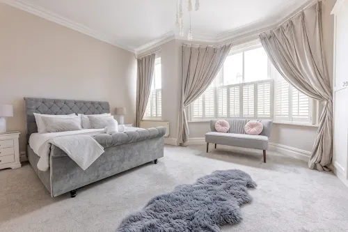 Stroll To The City Centre In From Chic Refurbished Townhouse - Wi-Fi