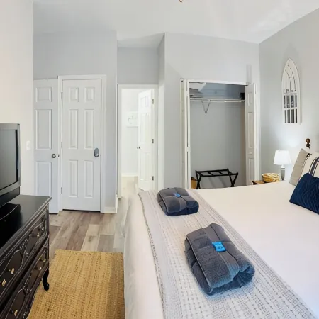2nd Floor Walk-up. Close to Wedding Venues, Restaurants and More! Hotels in Berkeley County