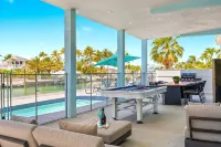 Grand Blue Resort/4 Bed Rooms/ 120' Dock/ Htd Pool/ Game Room/ Mini Golf/BBQ - 4-Star