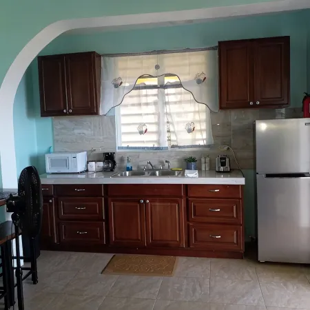 Beautiful Apartment w- gorgeous expansive views, beautiful fruit trees & gardens Отели в г. Нортсайд