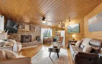 Bear Brow Cabin. Amazing view from brow to valley below. - 4-Star