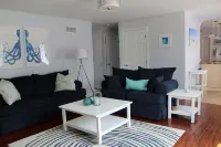Beach Block - Modern 3BR/2Ba Family Friendly Home - 욕조
