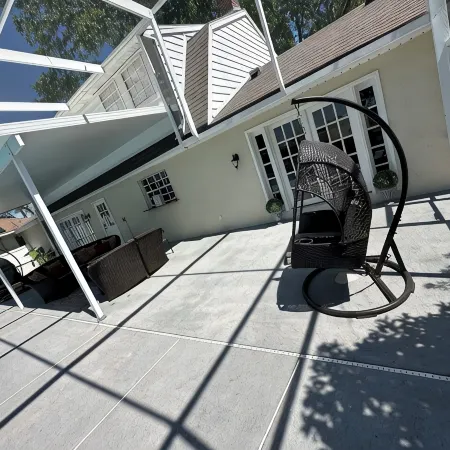 Spacious 5 Bedroom 3.5 Bath Pool Home with Gym!!