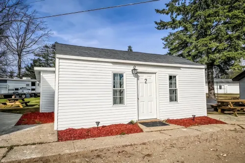 Tiny Excursion Cabin 2 - Ontario Outpost - 3-Star
