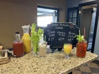 Home Inn Woods Hotel - bar