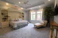 Luxury Retreat on Little Mo River, Fish From Private Docks, Kayaking, Serenity - con encanto