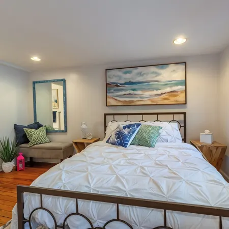 Walking distance to Navy Stadium! No cleaning fees!