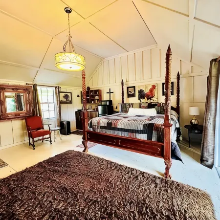 Beautiful Cabin in the Davy Crockett National Forest with Pool on Property