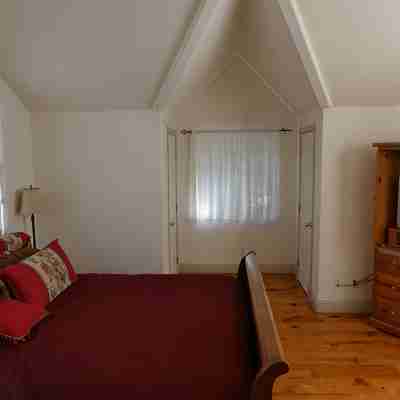 Cambria Ocean View Tudor on Forested Preserve Rooms