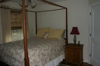 Contemporary colonial cottage, close to dwntown Rockville and metro, accessible. - Wifi