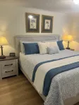 Tranquil Lakeside Waterfall Retreat-Summer is Upon us! - Wifi