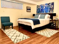 Walk to ND - 3 Living Rooms - 5Br 3 Baths - Sleeps 16 - Top 1% Rated - 4-Star