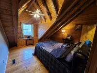 Comfy, Family Friendly, Cabin - Hot Tub, Fishing, Hiking, Wildlife Great Views! - Hytter