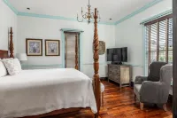 Gorgeous interior, walk to downtown, amazingly renovated historic 1901 house! - 4-Star
