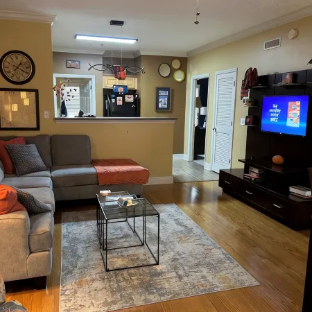 Auburn First Floor Condo. Walking Distance To Jordan Hare and Auburn Arena