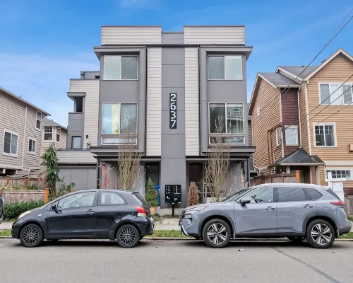 Modern Townhome in Walkable Ballard - 2 bedroom, 2 bathroom with AC Hotels near West Point Lighthouse