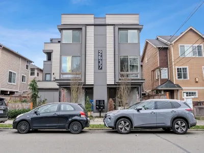 Modern Townhome in Walkable Ballard - 2 bedroom, 2 bathroom with AC Hotels in ballard