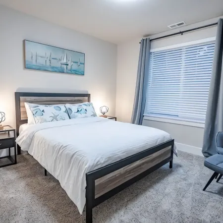 New Modern Townhouse, only short walk to the beach
