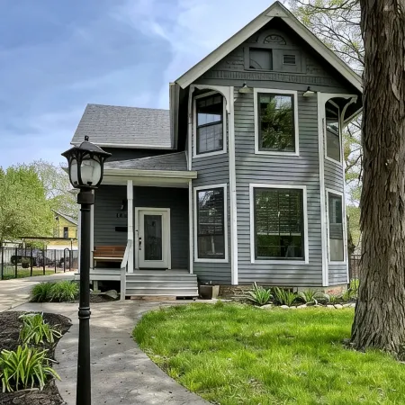 Charming Historic Home with Modern Comforts ~Near Drake and Downtown!!