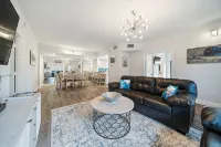 Newly Redone and  furnished 2/2 condo that is walking distance to the beach - con encanto