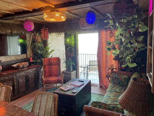 Tiki Themed Condo on Tampa Bay - Beach