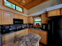 Cozy tiny home in the pines - 20 minutes from Canton and Lake Fork! - 4-Star
