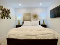 Phinneywood Hideaway - Zoo Meets Lake - Condos