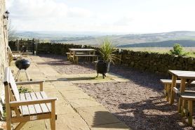 Historic Barn With Breathtaking Views Over Derbys/Staffs Border. Pet Friendly