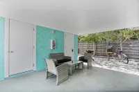 Turtle Walk - Walk to Gorgeous Beach! WALK to 12 different Restaurants! - Wifi