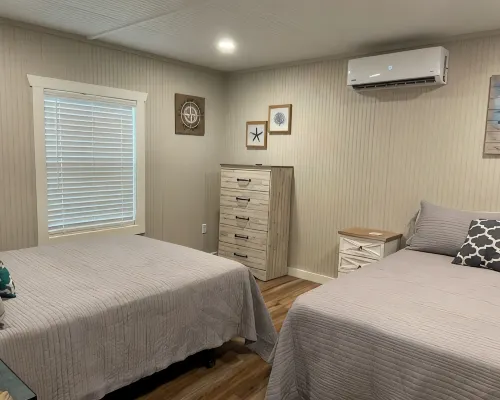 Cute cabin in nice quiet secluded area close to the water, The Coves Golf course Hotels in Cleora