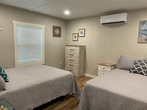 Cute cabin in nice quiet secluded area close to the water, The Coves Golf course - 3-Star