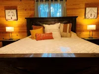 Cozy cabin w/ private pond & firepit. 3 miles to lake & 12 to Crater of Diamonds - 3-Star