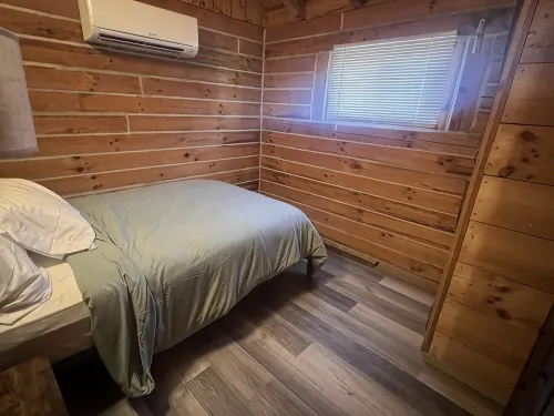 Yellow Banks Log Cabin with Lake Views - Homestays