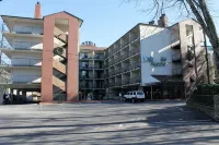 Downtown, Nice Furnishings, Clean & Cozy, W/ Fireplace, Indoor & Outdoor Pools - Private Pools