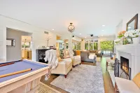 La Jolla Beach House. 2 Minute Walk to the Beach! - 5-Star